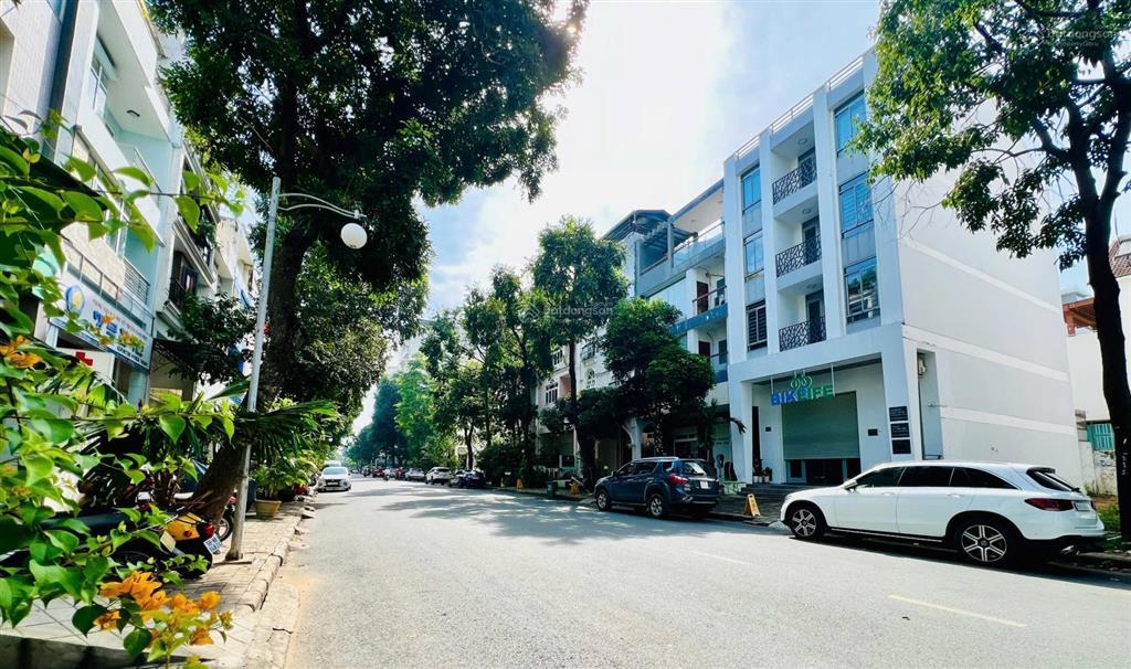 Vũ hoàng villa  bán vị trí đường lớn trung tâm pmh. tuyến đường đẹp, giá trị thương mại cao