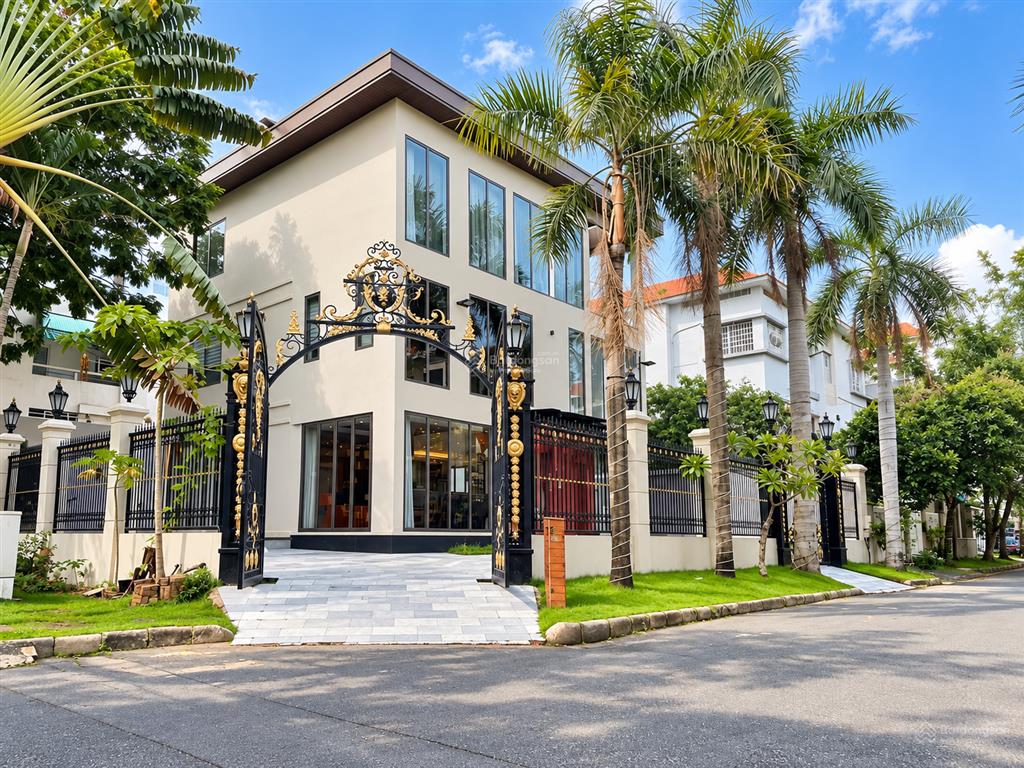 Vũ hoàng villa  bán biệt thự đơn lập 420m2 trung tâm pmh. giá giảm mạnh 135 tỷ về 115 tỷ tl