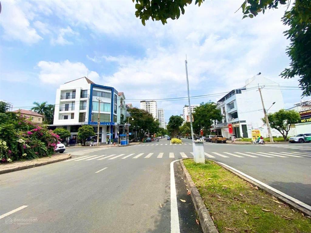 Vũ hoàng villa bán vị trí mặt tiền trục đường đôi trung tâm pmh. sang trọng,giá trị thương mại cao