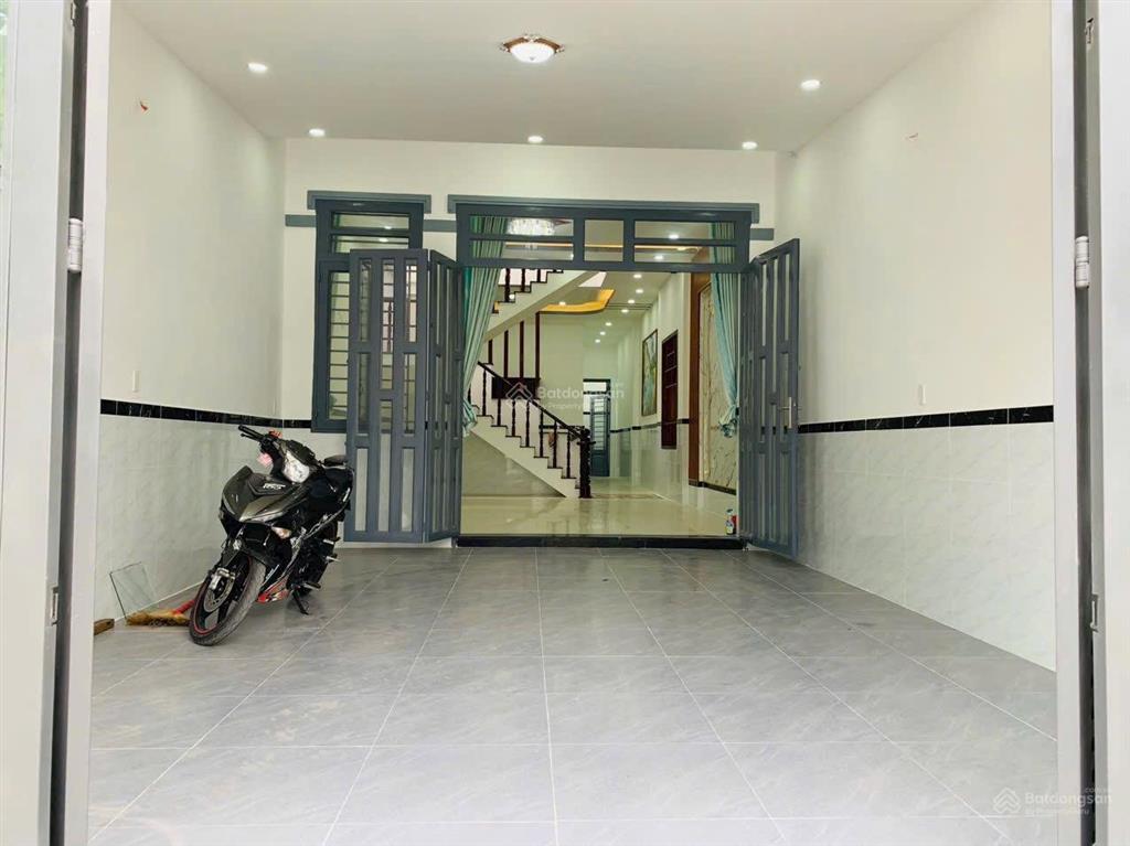 Cần bán căn nhà 5x22 sổ riêng 1 lầu ấp 3 gần chợ đầu mối hóc