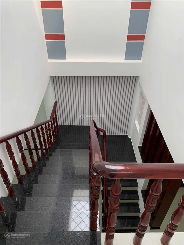 Cần bán căn nhà 5x22 sổ riêng 1 lầu ấp 3 gần chợ đầu mối hóc