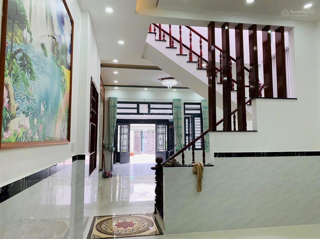 Cần bán căn nhà 5x22 sổ riêng 1 lầu ấp 3 gần chợ đầu mối hóc