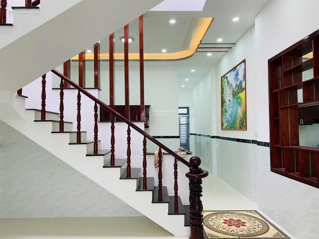 Cần bán căn nhà 5x22 sổ riêng 1 lầu ấp 3 gần chợ đầu mối hóc