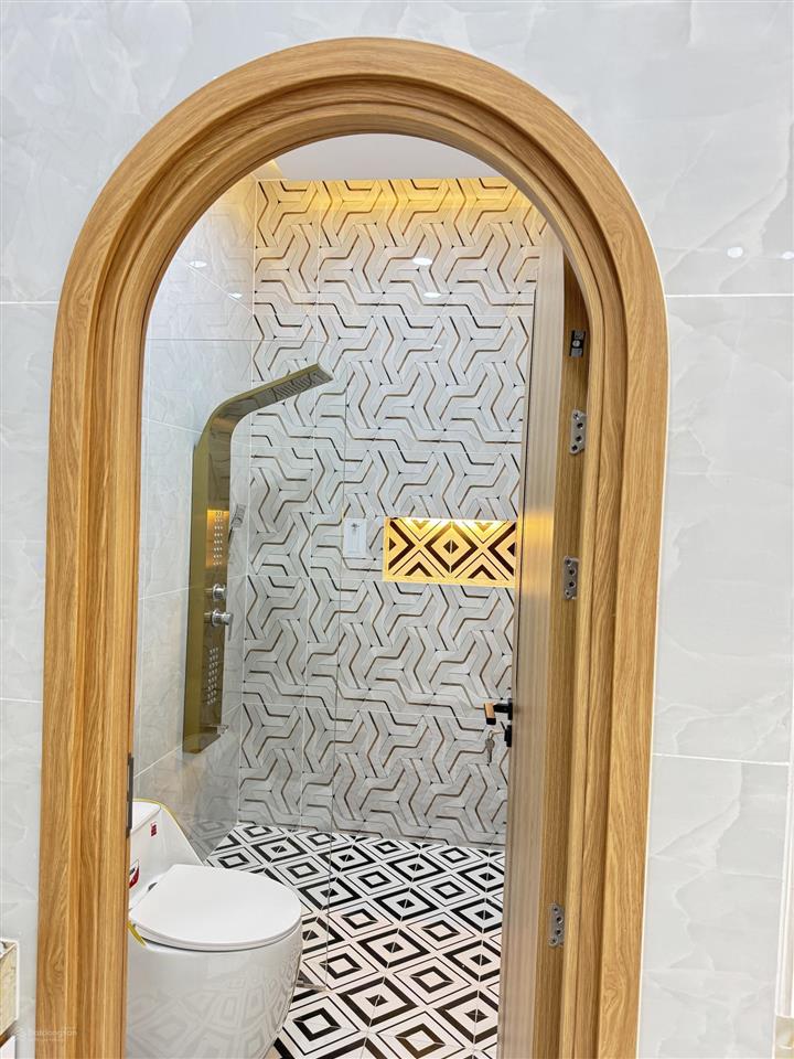 Bán căn nhà đẹp 5x25m thuộc bà điểm, hóc môn