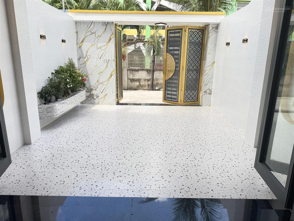 Bán căn nhà đẹp 5x25m thuộc bà điểm, hóc môn