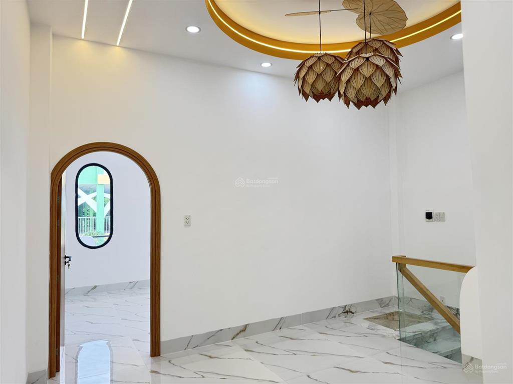 Bán căn nhà đẹp 5x25m thuộc bà điểm, hóc môn
