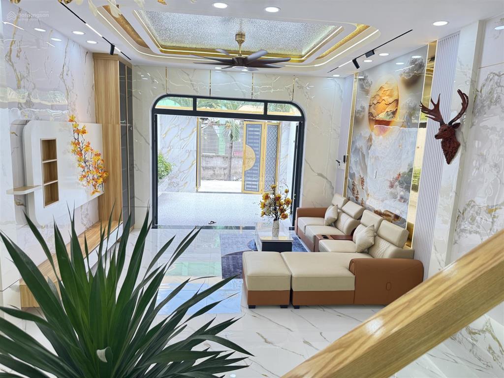 Bán căn nhà đẹp 5x25m thuộc bà điểm, hóc môn