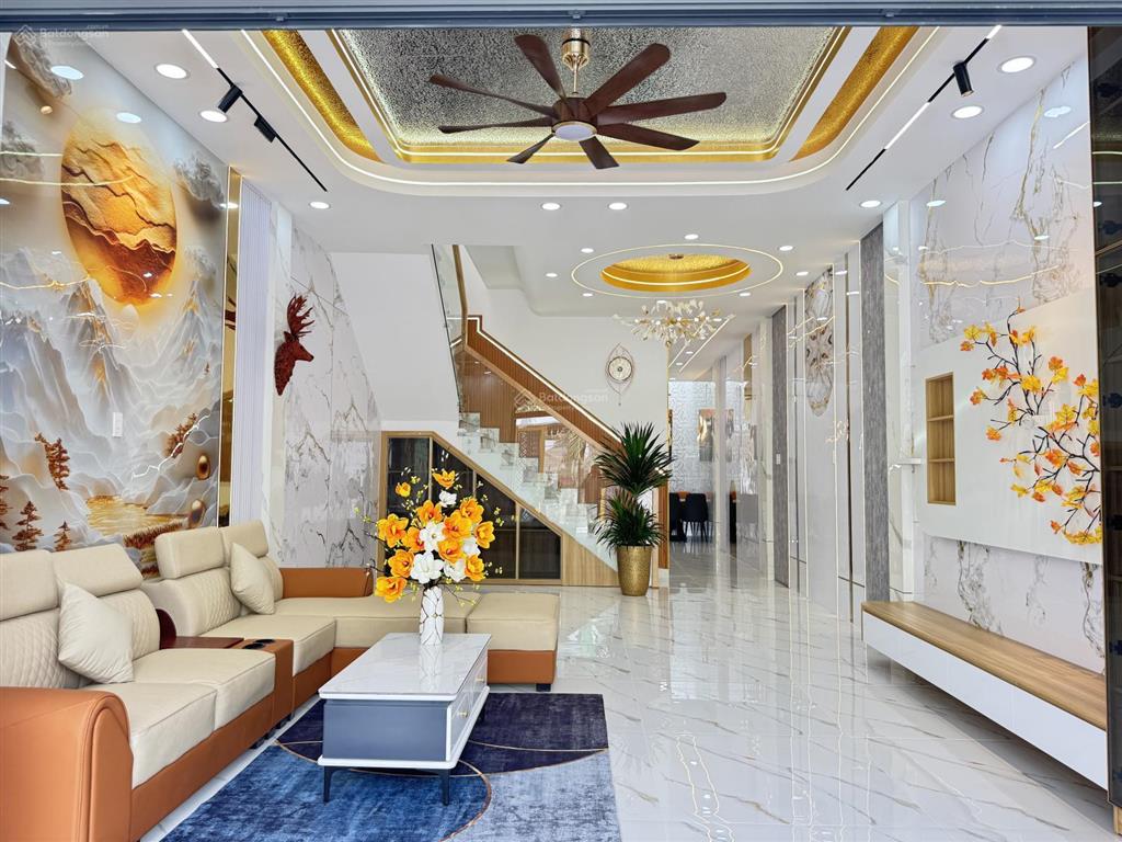 Bán căn nhà đẹp 5x25m thuộc bà điểm, hóc môn