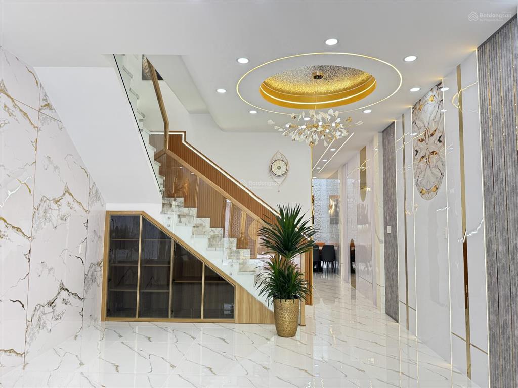 Bán căn nhà đẹp 5x25m thuộc bà điểm, hóc môn