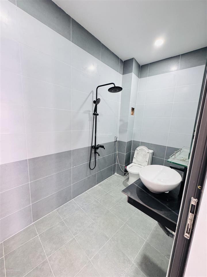 Bán nhà 6,7m x 21m, sổ riêng sẵn gần trường cấp 3 phạm văn sáng