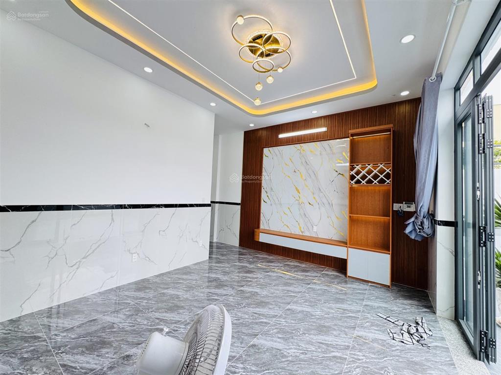 Bán nhà 6,7m x 21m, sổ riêng sẵn gần trường cấp 3 phạm văn sáng