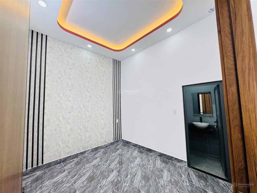 Bán nhà 6,7m x 21m, sổ riêng sẵn gần trường cấp 3 phạm văn sáng
