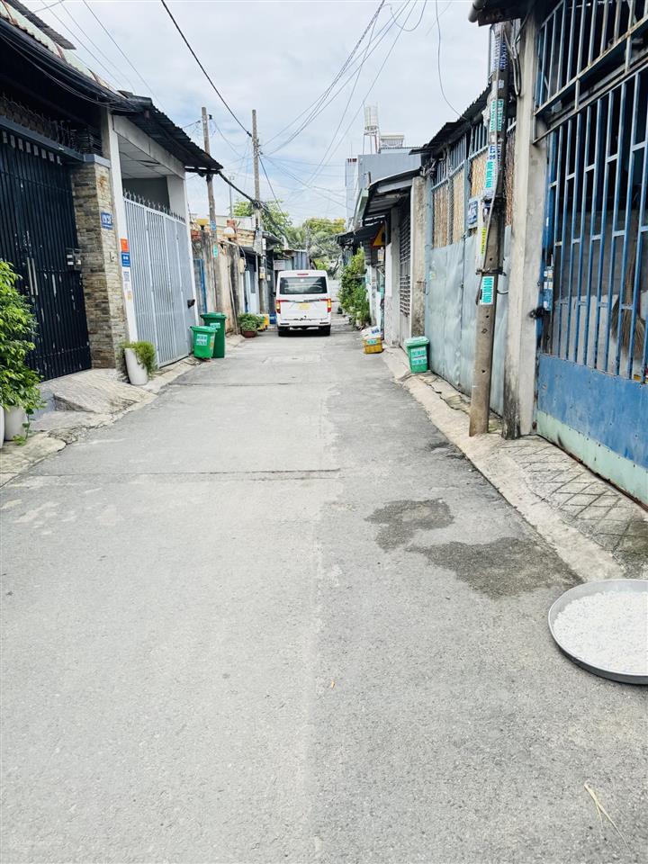 Bán nhà 6,7m x 21m, sổ riêng sẵn gần trường cấp 3 phạm văn sáng
