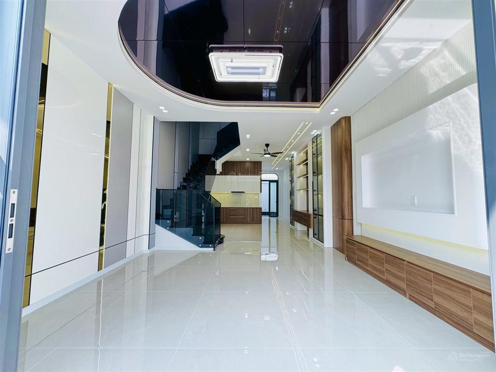 Nhà bán gần chợ bà điểm 5x20 sổ riêng đã hoàn công