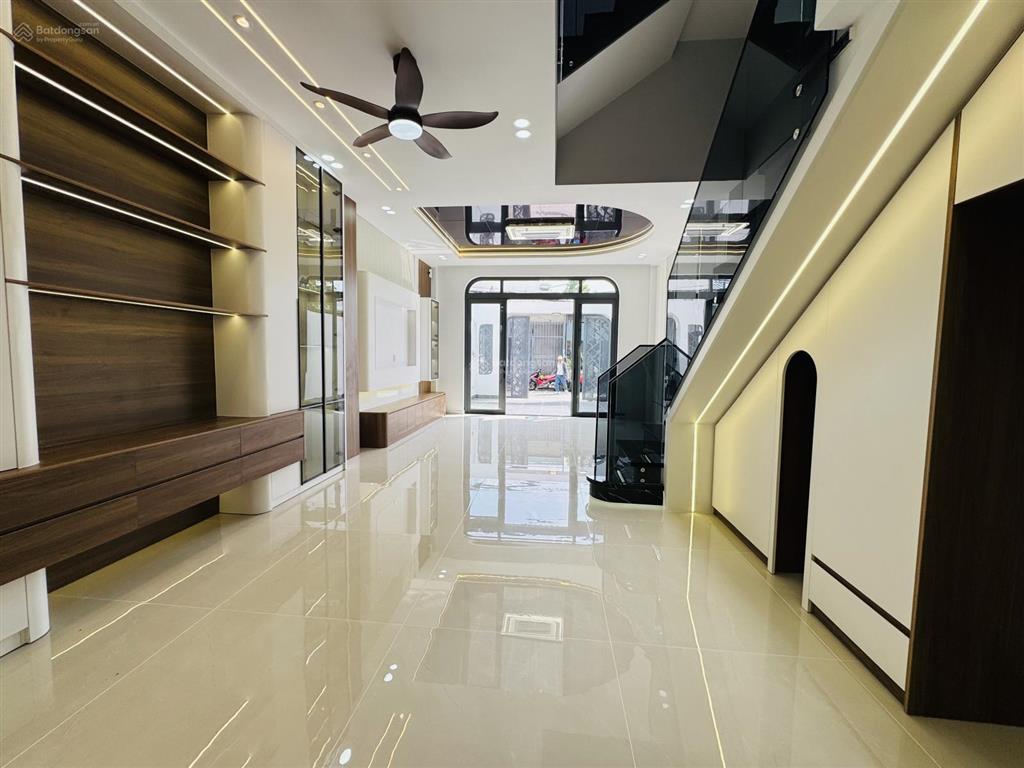 Nhà bán gần chợ bà điểm 5x20 sổ riêng đã hoàn công