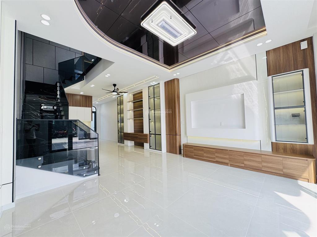 Nhà bán gần chợ bà điểm 5x20 sổ riêng đã hoàn công