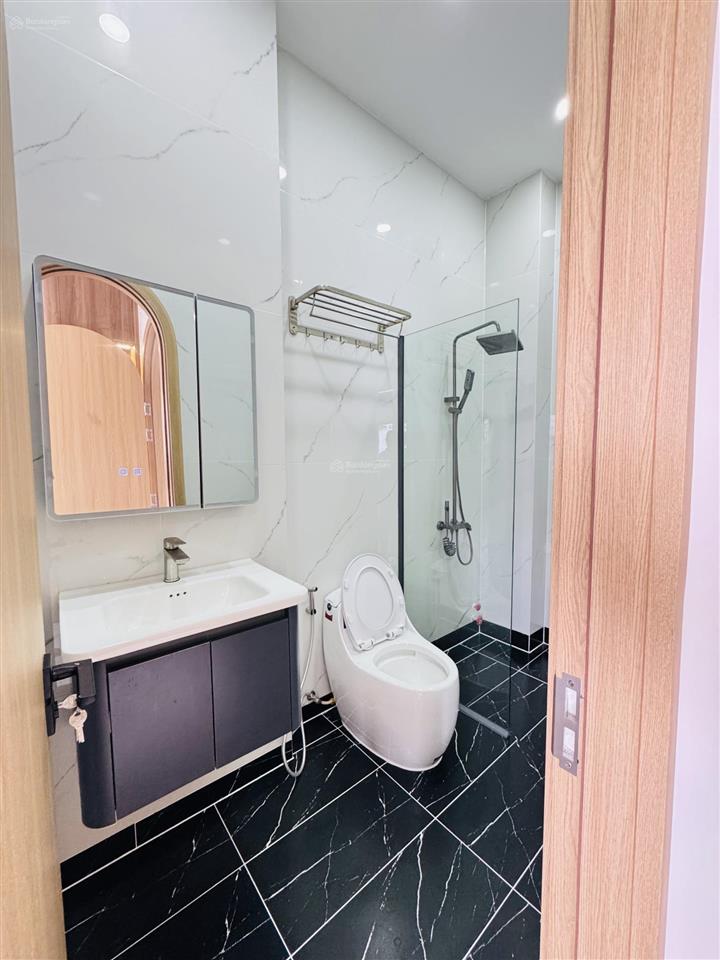 Nhà bán gần chợ bà điểm 5x20 sổ riêng đã hoàn công
