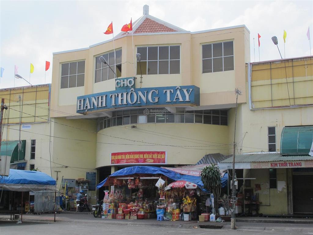 Mặt tiền bên hông chợ hạnh thông tây dt (4m x 23m) cn 90m²  4 tầng giá 12,5 tỷ.
