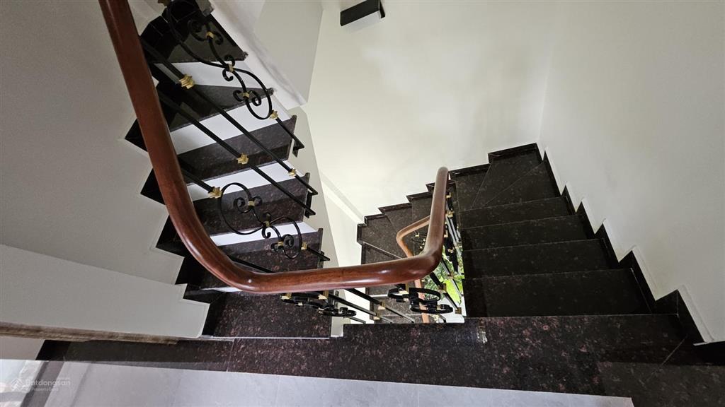 Nhà ngõ 469 nguyễn trãi, dt 80m2, xd 8 tầng, mt 5.5m, 3 mặt thoáng, ô tô đỗ, thang máy, 31 tỷ