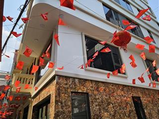 Nhà ngõ 469 nguyễn trãi, dt 80m2, xd 8 tầng, mt 5.5m, 3 mặt thoáng, ô tô đỗ, thang máy, 31 tỷ