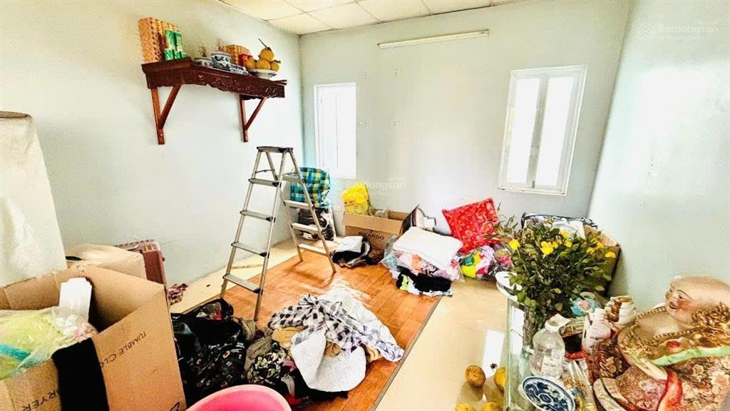 Bán nhà ngõ 54 nguyễn chí thanh, dt 33m2, xd 4 tầng, mt 4m, thoáng sau, tiện kd. giá 11.2 tỷ.