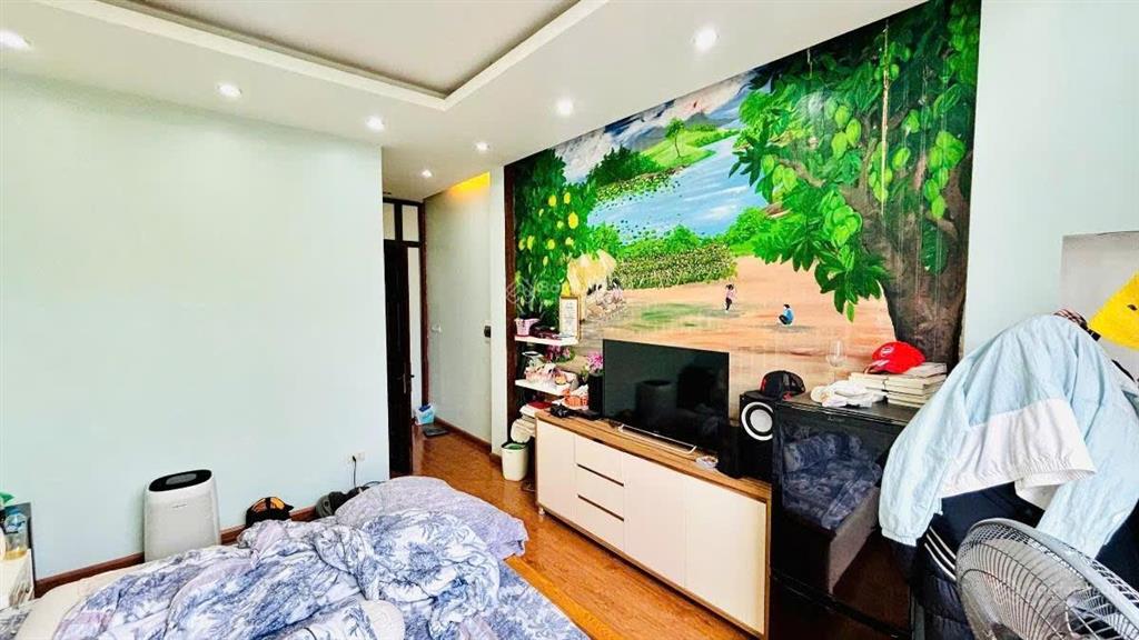 Bán nhà ngõ 54 nguyễn chí thanh, dt 33m2, xd 4 tầng, mt 4m, thoáng sau, tiện kd. giá 11.2 tỷ.