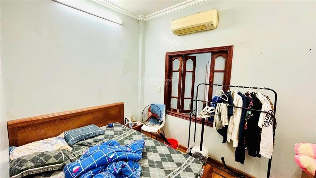 Bán nhà ngõ 54 nguyễn chí thanh, dt 33m2, xd 4 tầng, mt 4m, thoáng sau, tiện kd. giá 11.2 tỷ.