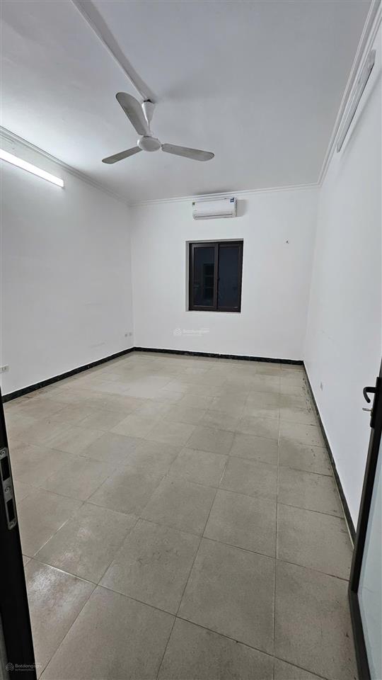 Mặt phố nguyễn khang dt 140m2, xd 4 tầng, mt 5m, ô tô tránh, quy hoạch ra mặt sông, giá 37 tỷ
