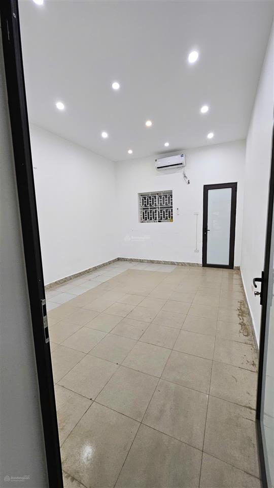 Mặt phố nguyễn khang dt 140m2, xd 4 tầng, mt 5m, ô tô tránh, quy hoạch ra mặt sông, giá 37 tỷ