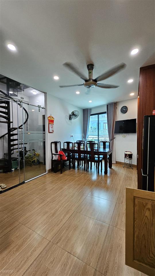 Bán nhà mp la thành dt 35m², xd 5 tầng + hầm, mt 5m, thang máy, 3 mặt thoáng, giá 24,9 tỷ