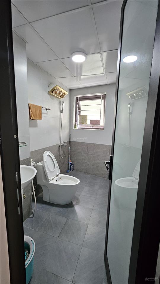 Bán nhà mp la thành dt 35m², xd 5 tầng + hầm, mt 5m, thang máy, 3 mặt thoáng, giá 24,9 tỷ