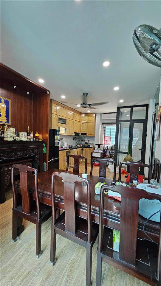 Bán nhà mp la thành dt 35m², xd 5 tầng + hầm, mt 5m, thang máy, 3 mặt thoáng, giá 24,9 tỷ