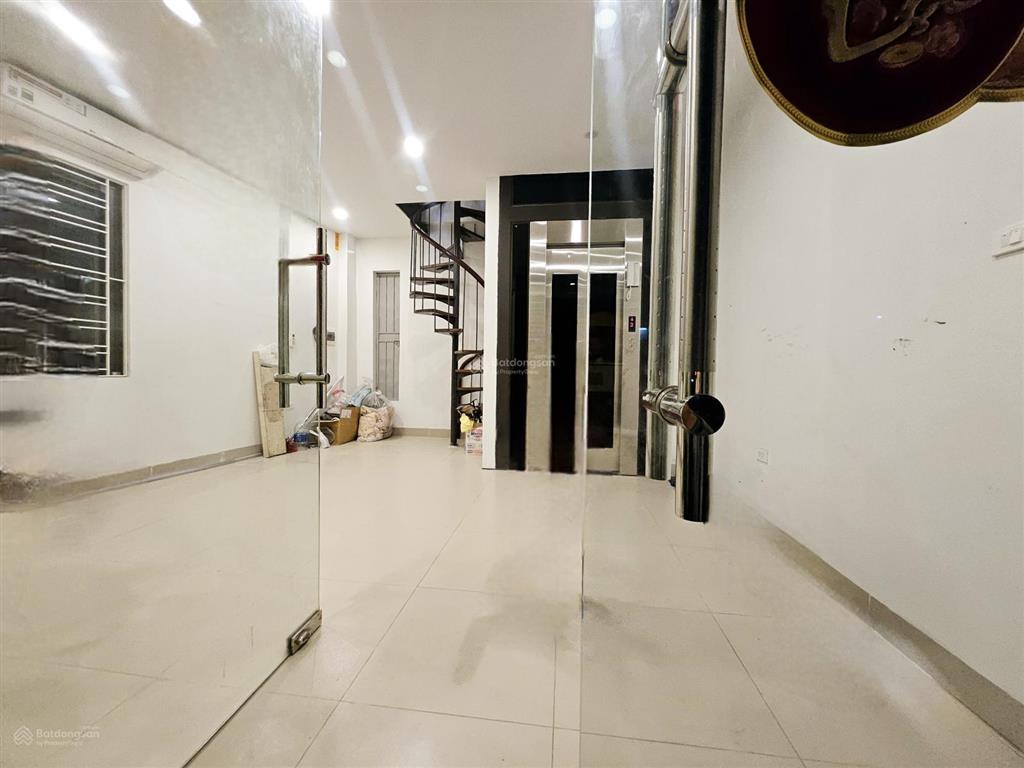 Bán nhà mp la thành dt 35m², xd 5 tầng + hầm, mt 5m, thang máy, 3 mặt thoáng, giá 24,9 tỷ