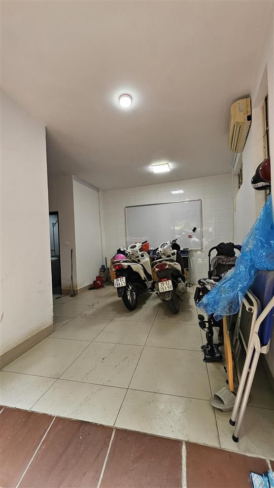 Bán nhà mp la thành dt 35m², xd 5 tầng + hầm, mt 5m, thang máy, 3 mặt thoáng, giá 24,9 tỷ