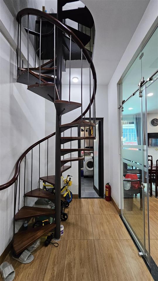 Bán nhà mp la thành dt 35m², xd 5 tầng + hầm, mt 5m, thang máy, 3 mặt thoáng, giá 24,9 tỷ