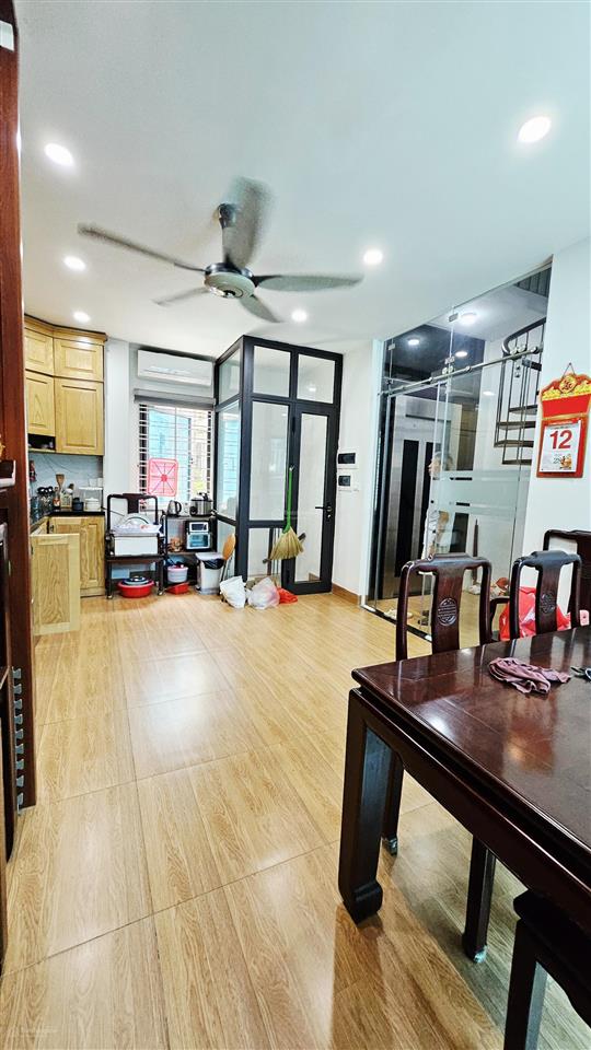 Bán nhà mp la thành dt 35m², xd 5 tầng + hầm, mt 5m, thang máy, 3 mặt thoáng, giá 24,9 tỷ