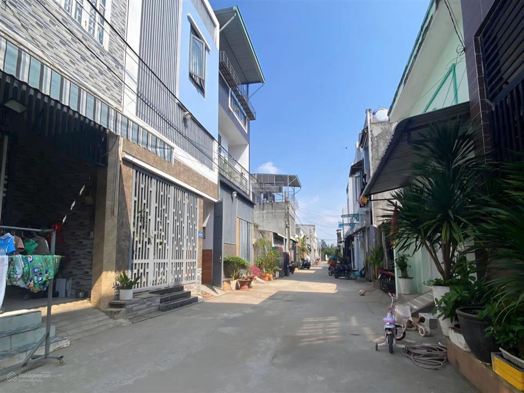 Bán đất dt 59m2 giá 2,35 tỷ tại đường 8, long phước, tp. hcm