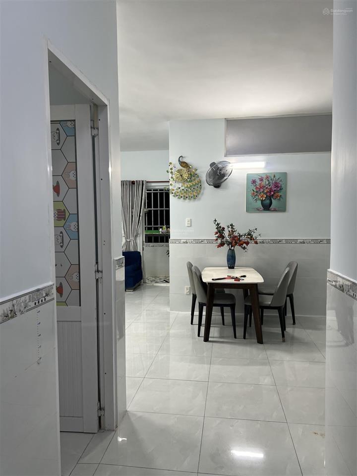 Cho thuê căn hộ chung cư 18 tầng lô b, lầu 8