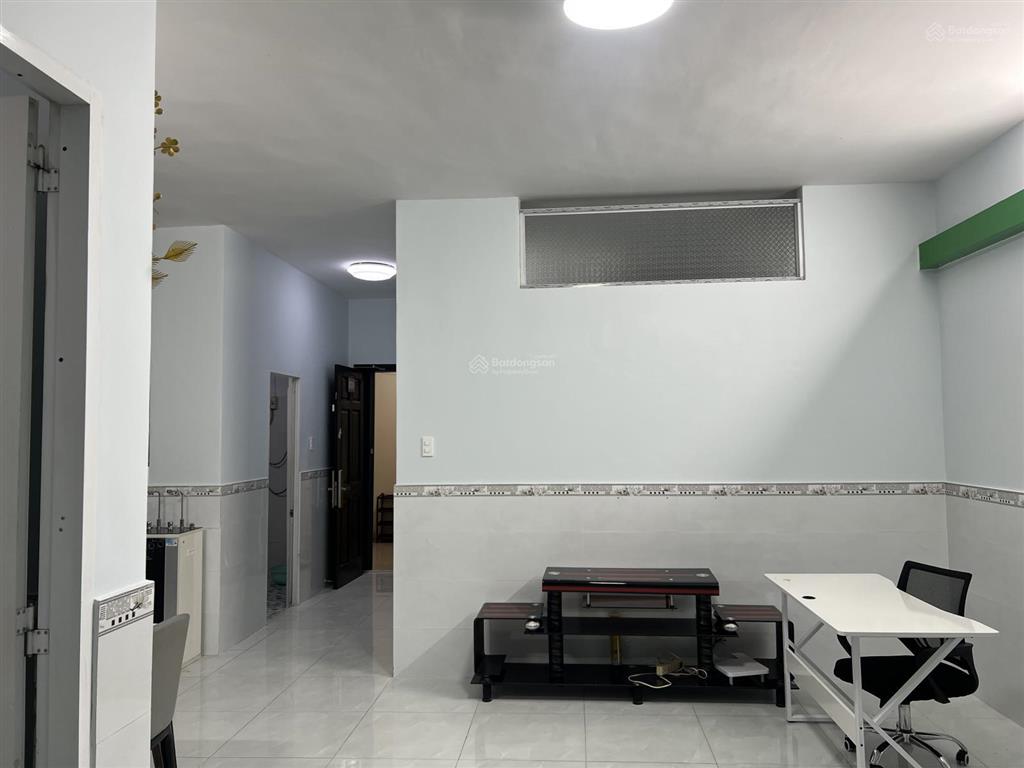 Cho thuê căn hộ chung cư 18 tầng lô b, lầu 8