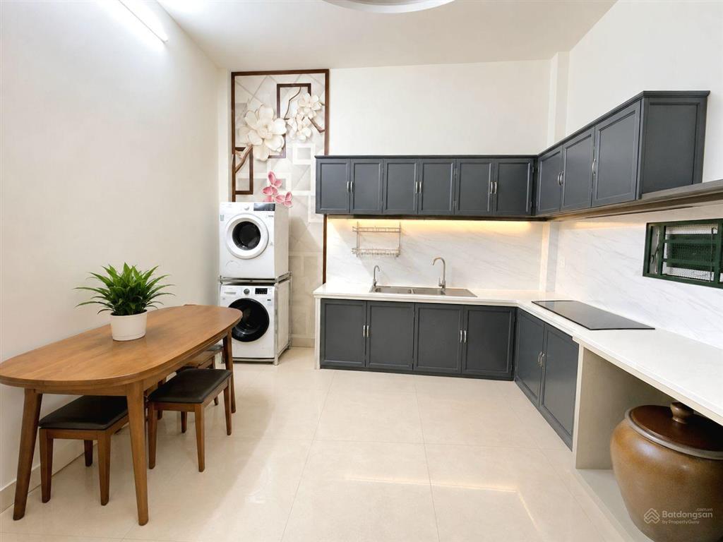 Bán gấp  giảm sâu 600 triệu nhà 3 tầng gần gigamall 62m2  ngang 4,4m  3 phòng ngủ