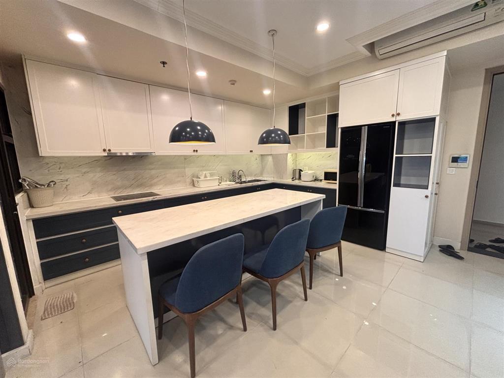 Căn hộ 2pn đẹp view hồ bơi yên tĩnh  full nội thất phù hợp gia đình trẻ  42 triệu/tháng