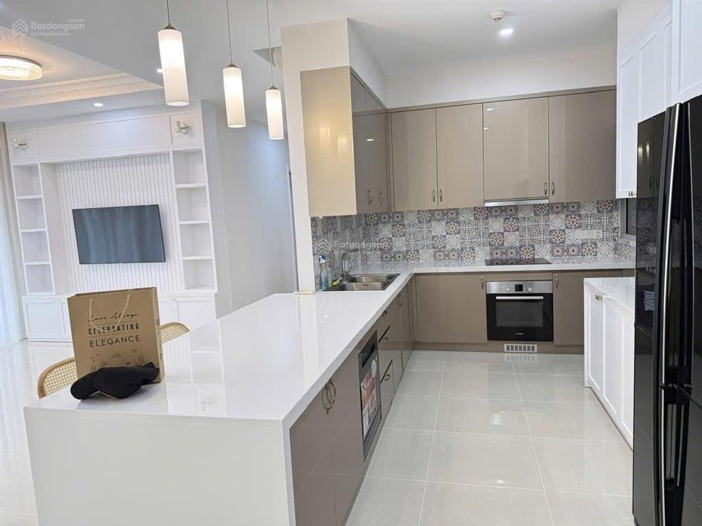 Cho thuê căn hộ 3pn layout lớn vừa cải tạo nhà  full nội thất  giá siêu tốt chỉ 81 triệu / tháng