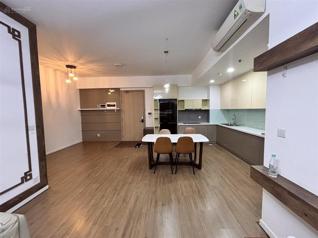 Căn hộ 2pn ban công rộng view hồ bơi full nội thất giá chỉ 35 triệu/tháng  đang trống sẵn để vào