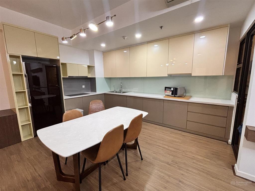 Căn hộ 2pn ban công rộng view hồ bơi full nội thất giá chỉ 35 triệu/tháng  đang trống sẵn để vào