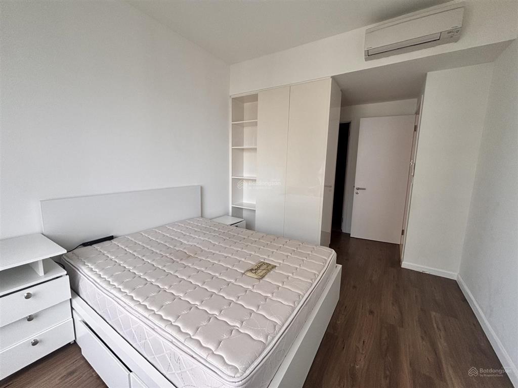 Thuê nhanh căn hộ 2pn view hồ bơi hiếm tháp thương mại  giá chỉ 40 triệu/tháng