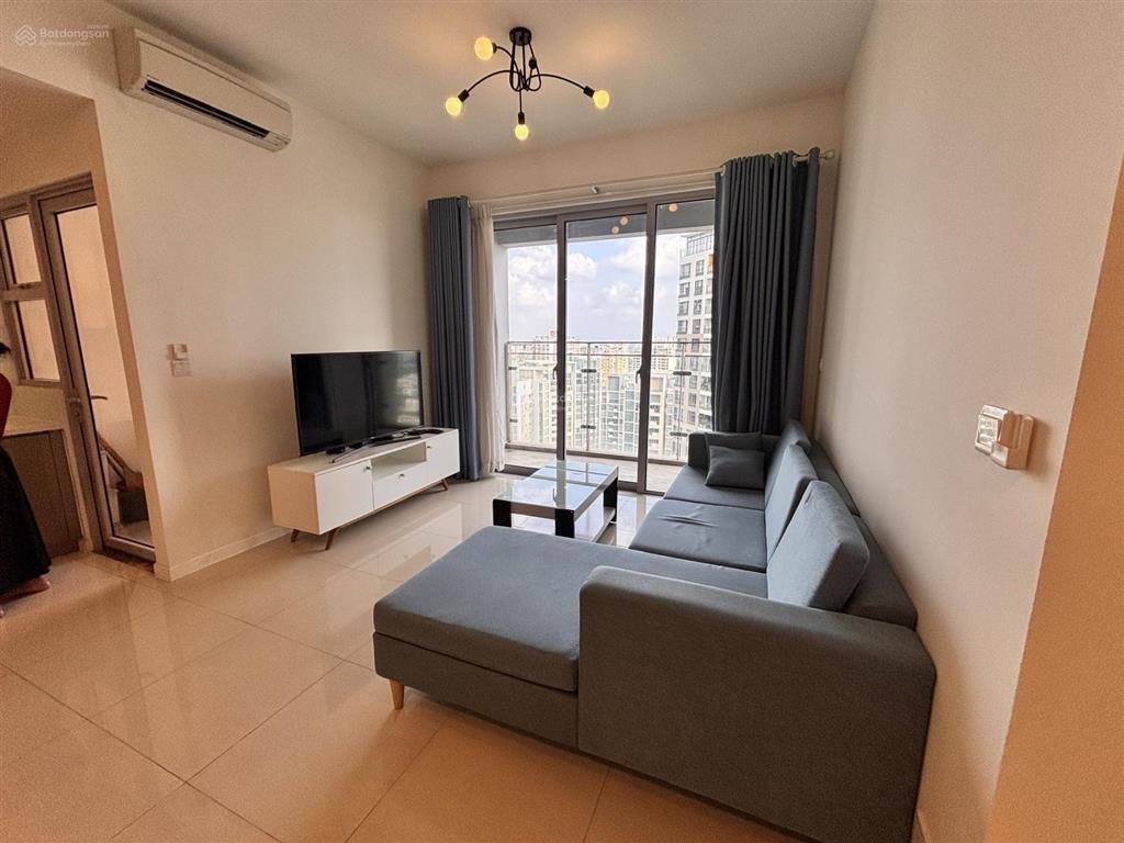 Thuê nhanh căn hộ 2pn view hồ bơi hiếm tháp thương mại  giá chỉ 40 triệu/tháng