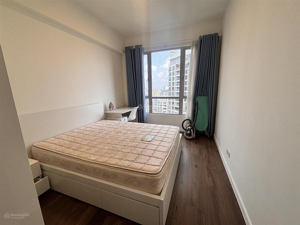 Thuê nhanh căn hộ 2pn view hồ bơi hiếm tháp thương mại  giá chỉ 40 triệu/tháng
