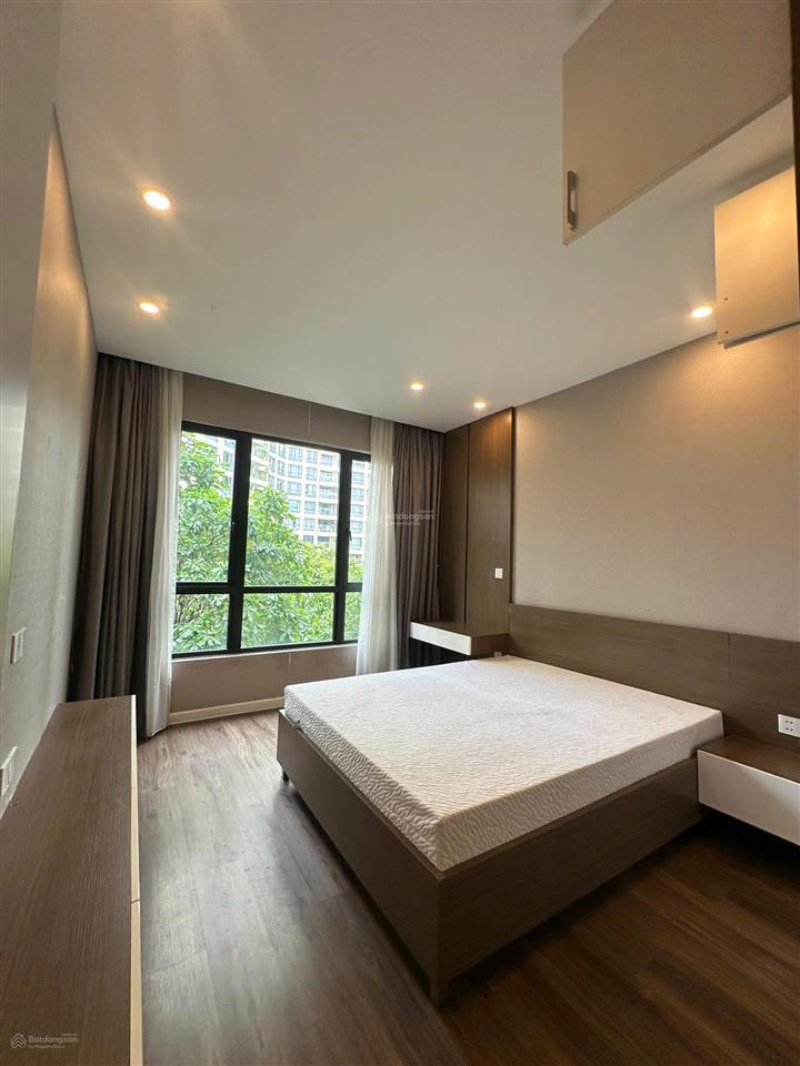 Cho thuê nhanh căn hộ 3pn với ban công rộng view hồ bơi trực diện full nội thất đẹp  giá 60 tr/th