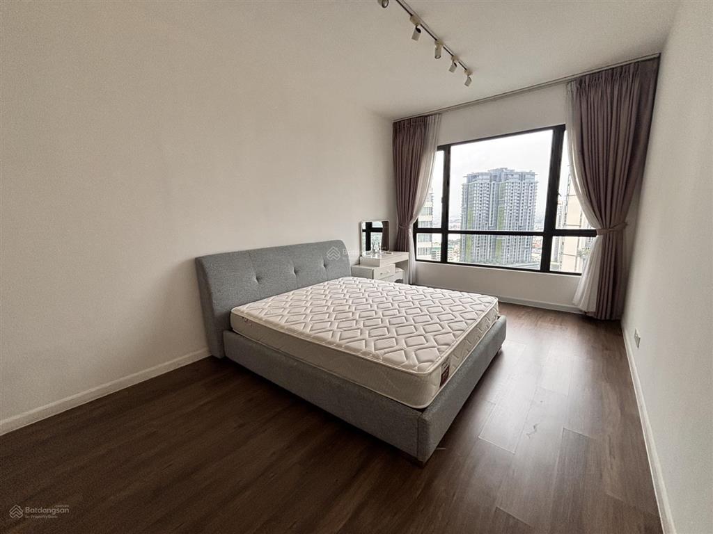 Cho thuê nhanh căn hộ 2pn2wc estella heights 102m2 full nội thất view hồ bơi giá chỉ 35 tr/th