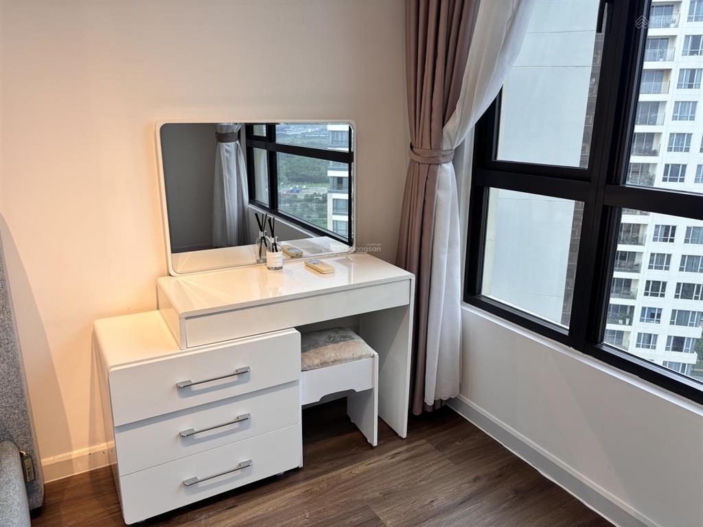 Cho thuê nhanh căn hộ 2pn2wc estella heights 102m2 full nội thất view hồ bơi giá chỉ 35 tr/th